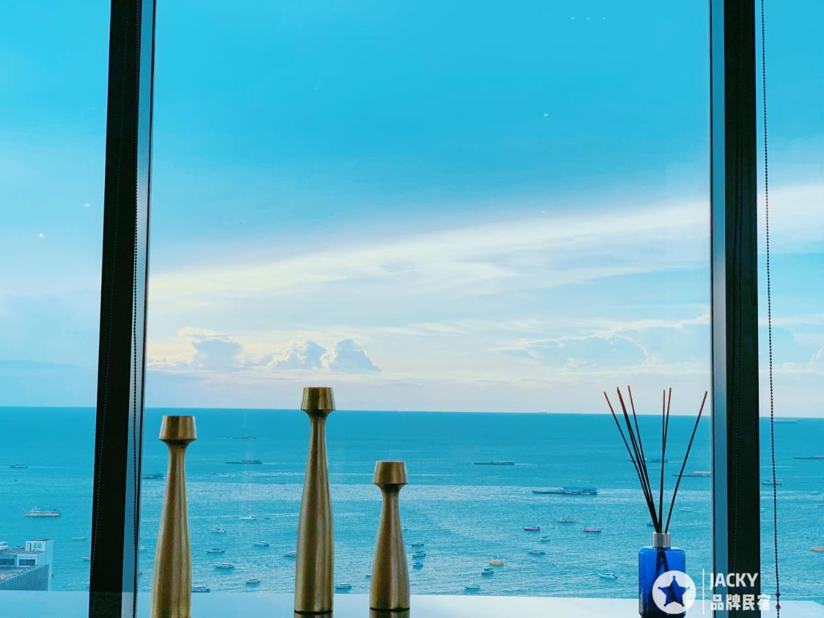 The Base Seaview Holiday Inn Pattaya Exterior foto