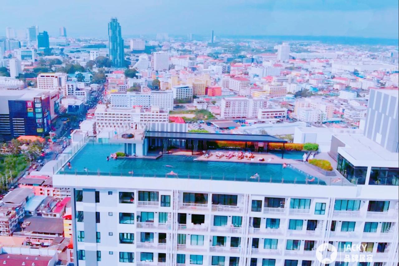 The Base Seaview Holiday Inn Pattaya Exterior foto