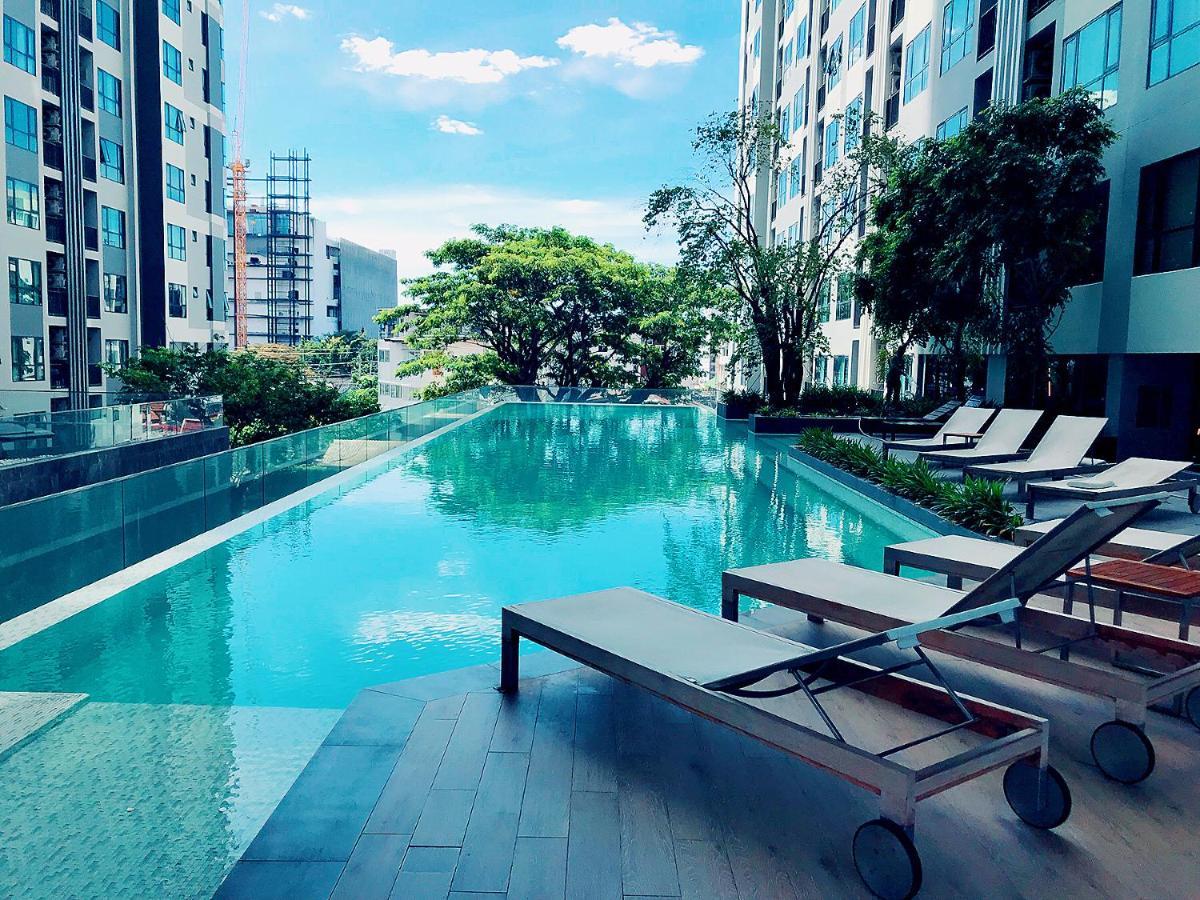 The Base Seaview Holiday Inn Pattaya Exterior foto