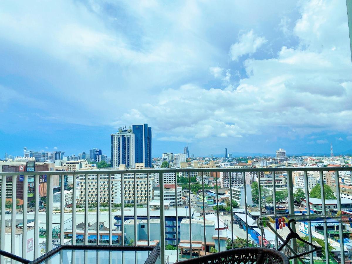 The Base Seaview Holiday Inn Pattaya Exterior foto