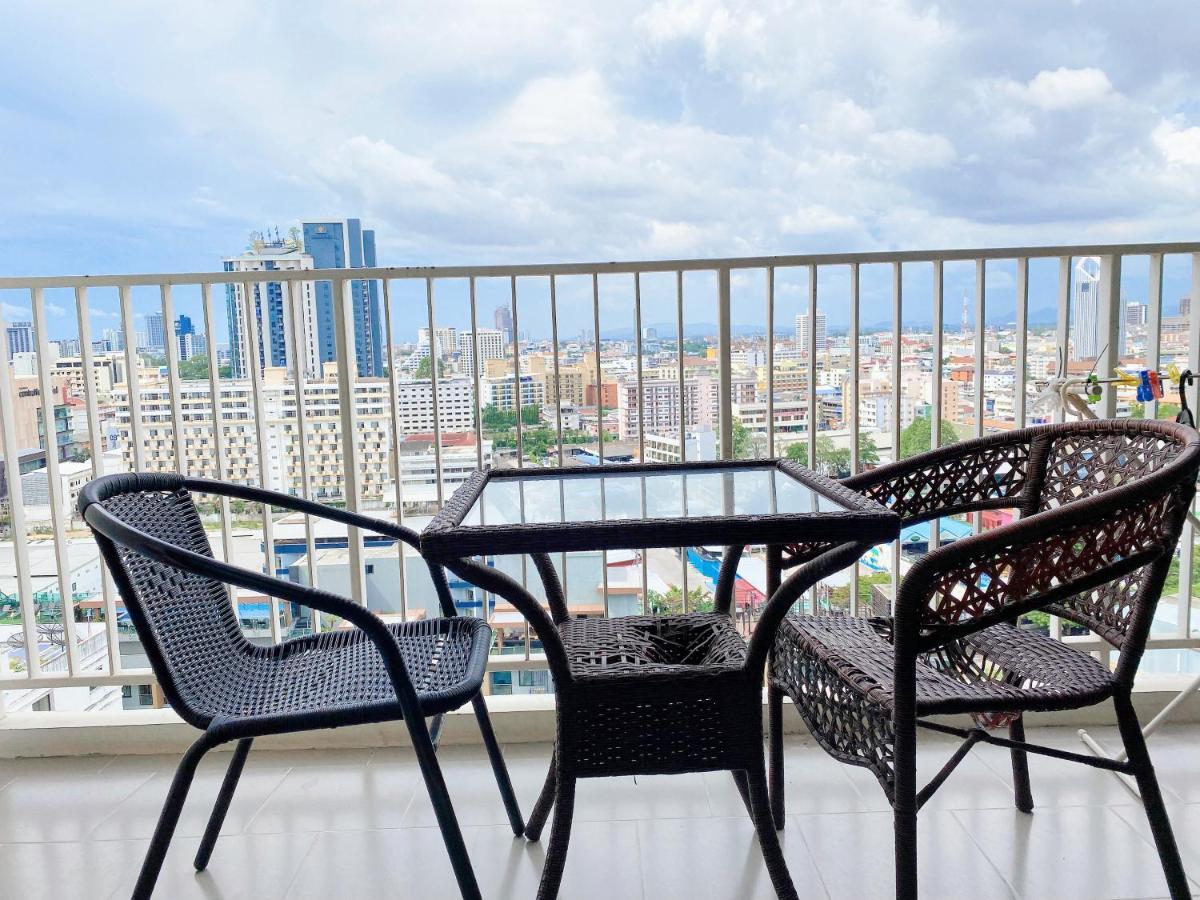 The Base Seaview Holiday Inn Pattaya Exterior foto