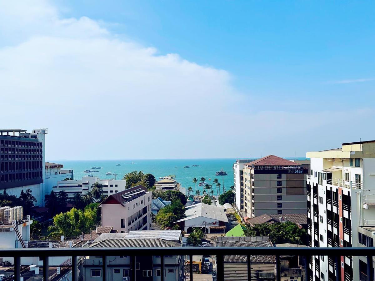The Base Seaview Holiday Inn Pattaya Exterior foto